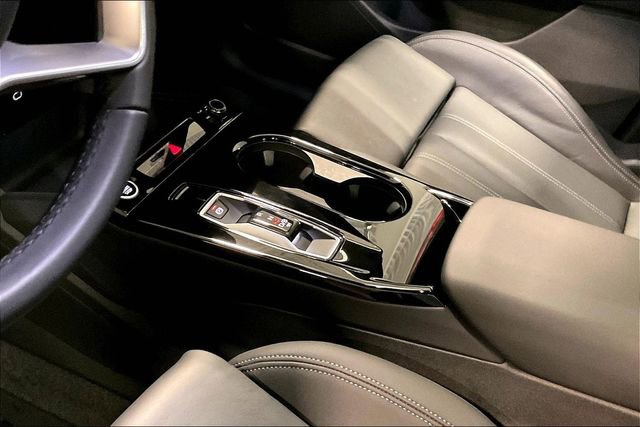 Used 2025 Audi Q6 e-tron Premium Plus w/ Premium Plus image 17