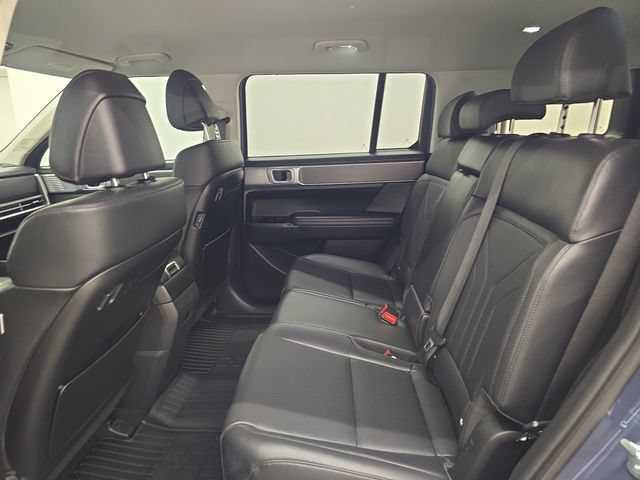 Used 2025 Hyundai Santa Fe SEL FWD image 17