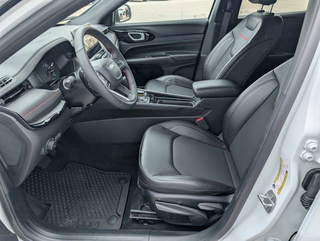 Used 2025 Jeep Compass Trailhawk AWD/4WD image 3