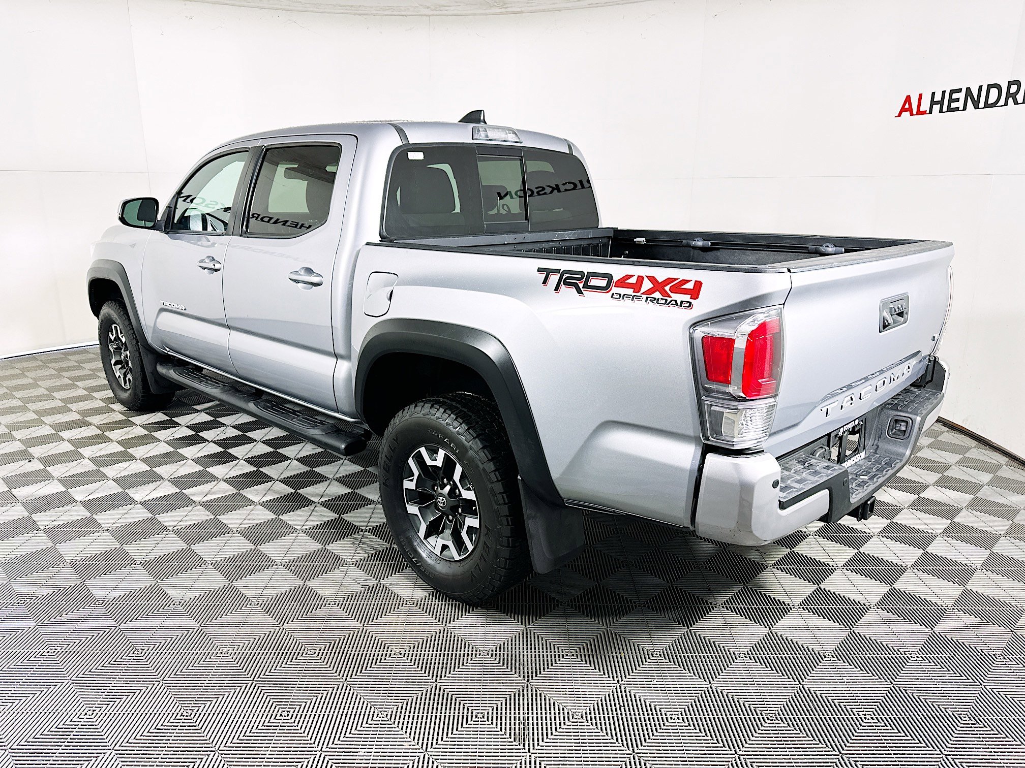 Used 2020 Toyota Tacoma TRD Off-Road w/ Technology Package image 5