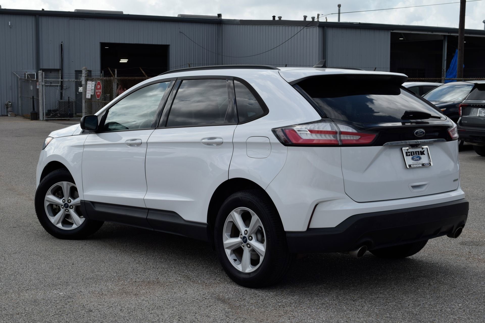 Certified 2020 Ford Edge SE image 4