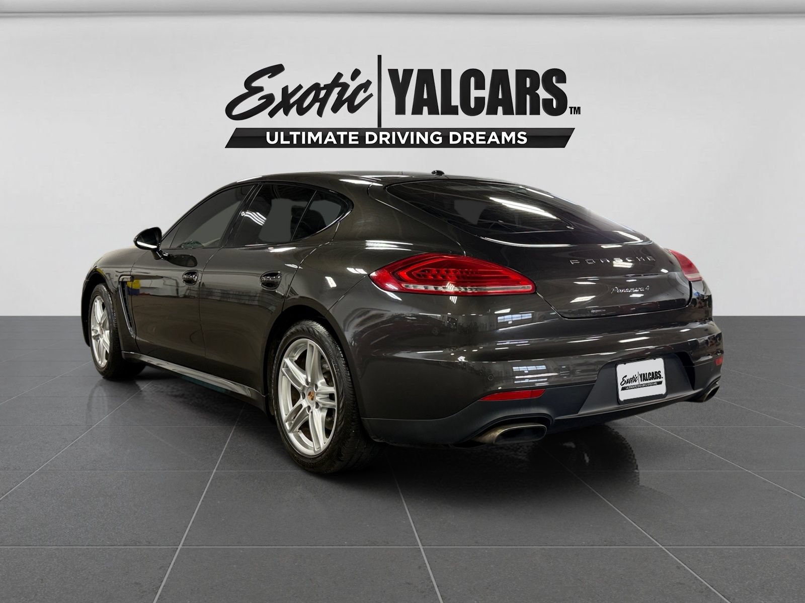 Used 2014 Porsche Panamera 4 w/ Premium Package AWD/4WD image 3