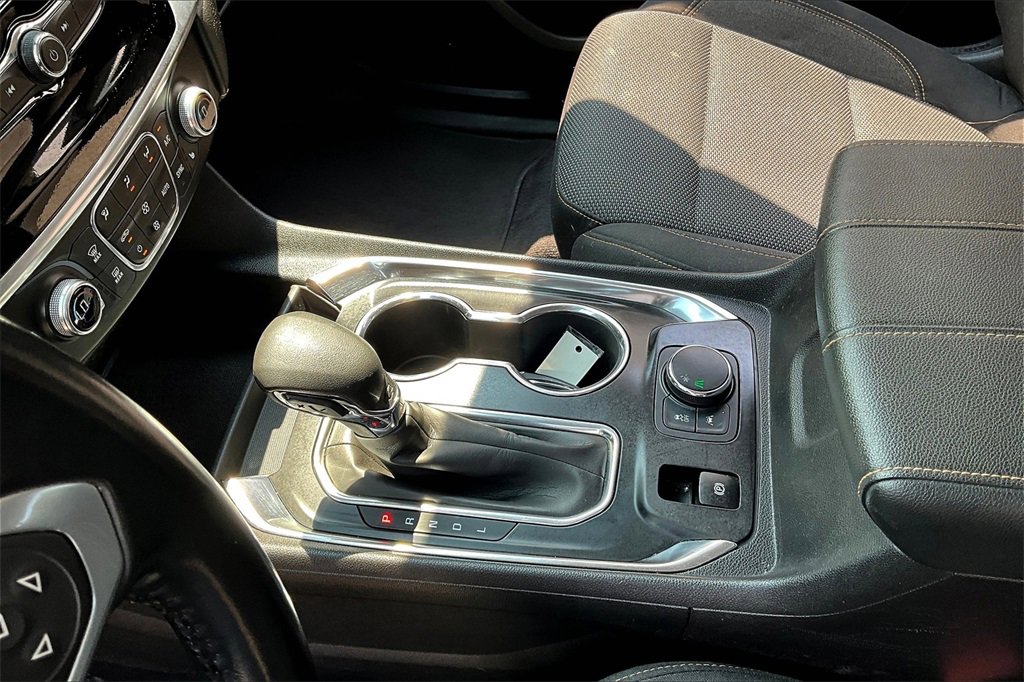 Used 2021 Chevrolet Traverse LT image 18