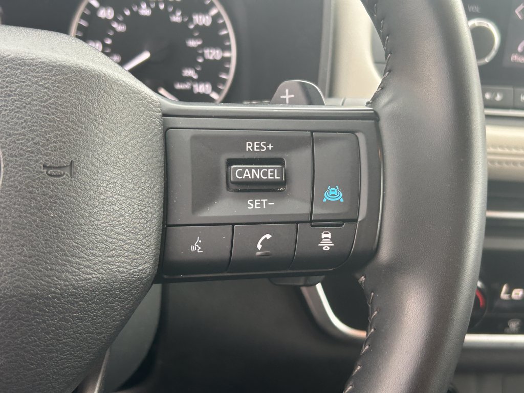 Used 2025 Nissan Rogue SV AWD/4WD image 16