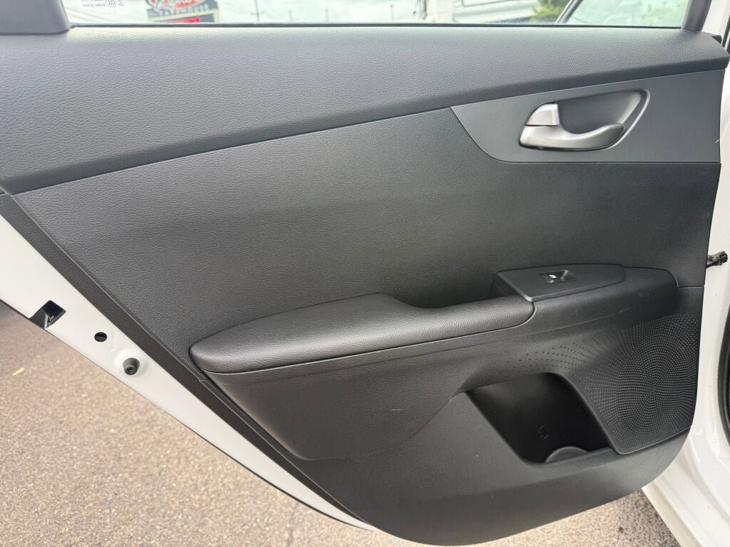 Used 2020 Kia Forte LXS FWD image 23