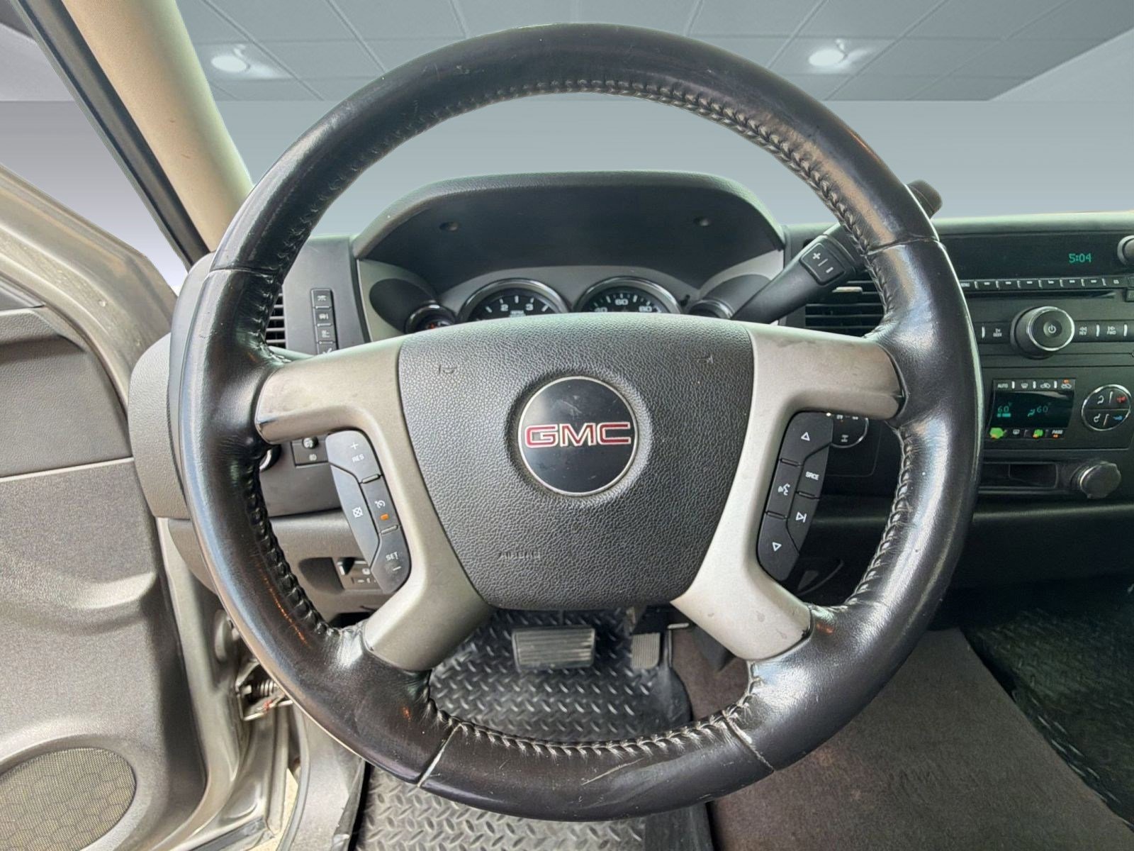 Used 2008 GMC Sierra 2500 SLE w/ Z71 Off-Road Package AWD/4WD image 14