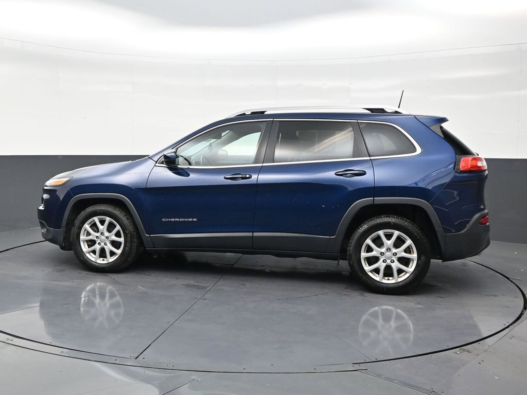 Used 2018 Jeep Cherokee Latitude Plus w/ Cold Weather Group image 2