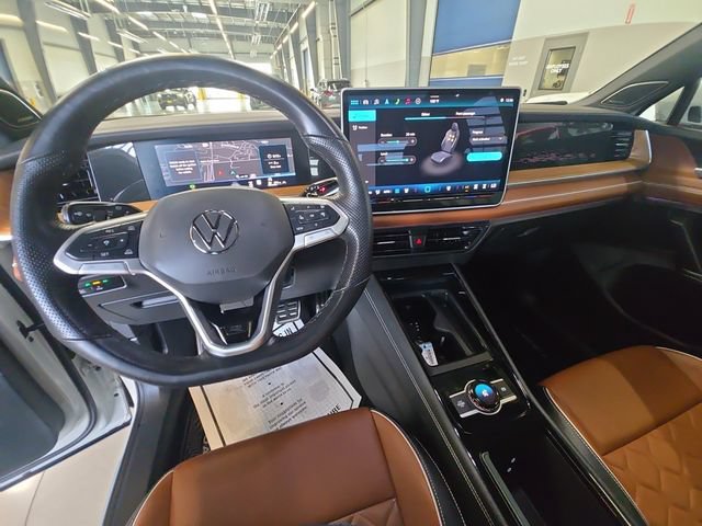 Used 2025 Volkswagen Tiguan SEL R-Line AWD/4WD image 21