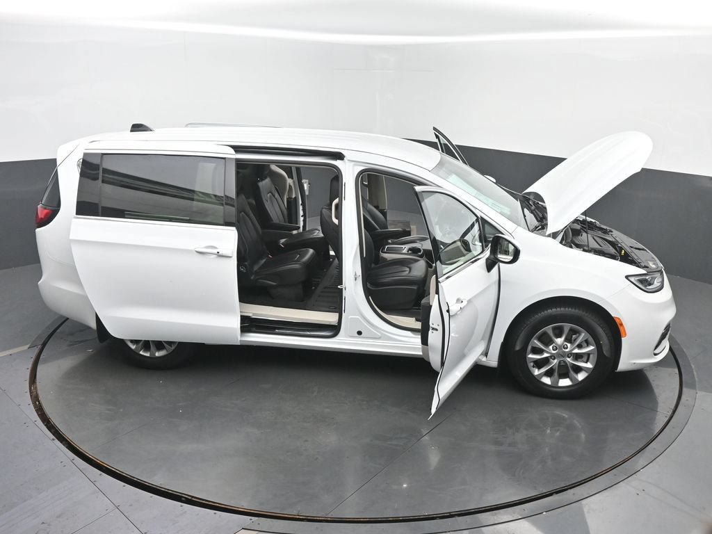 Used 2023 Chrysler Pacifica Touring-L AWD/4WD image 73