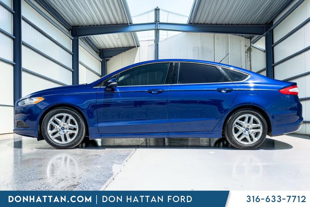 Used 2016 Ford Fusion SE image 2
