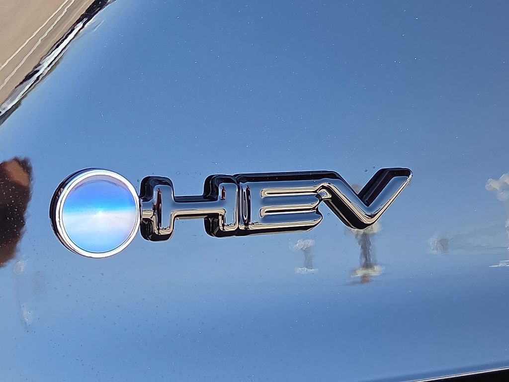 New 2026 Toyota Camry Hybrid FWD image 11