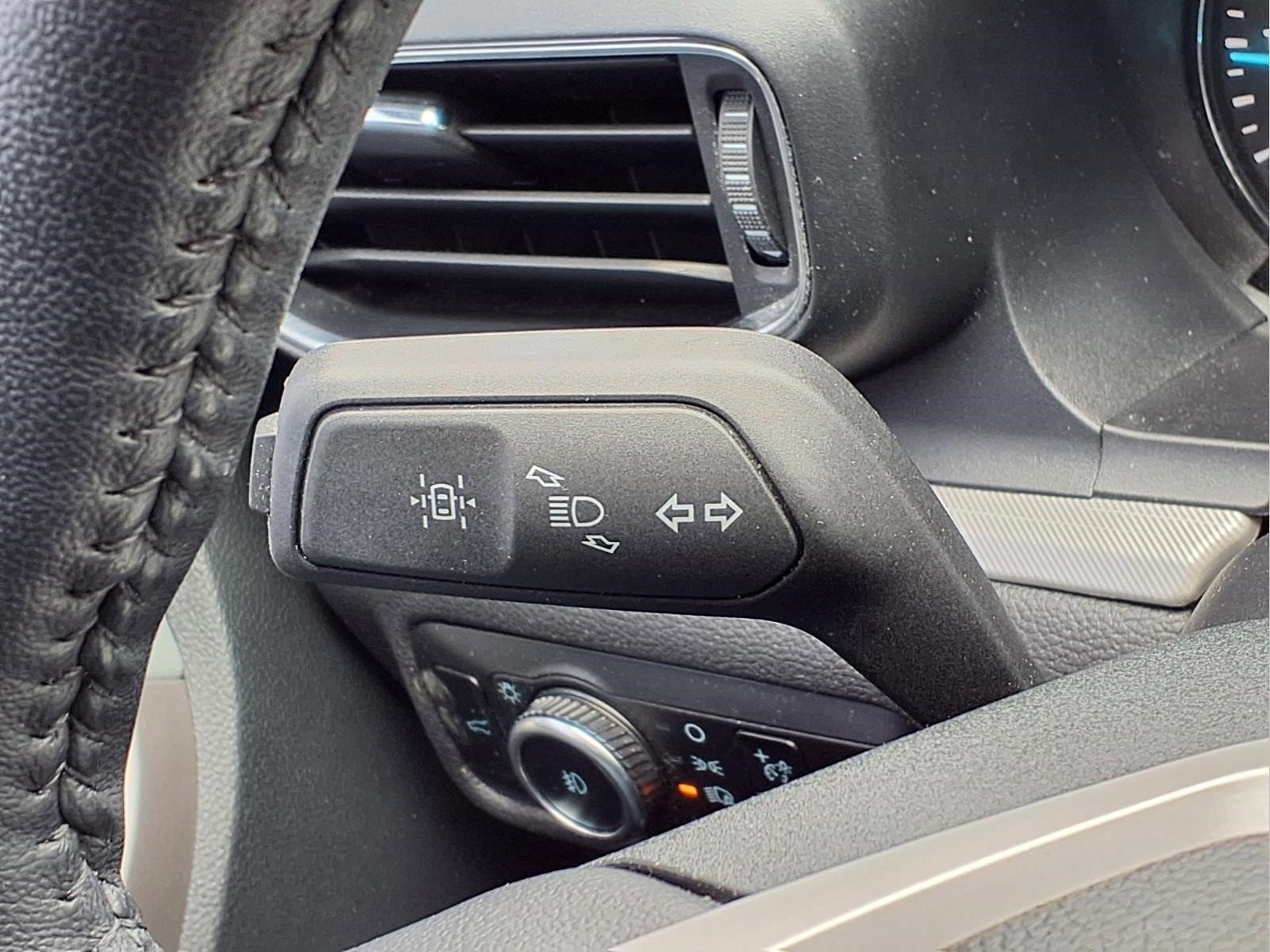 Used 2024 Ford Explorer XLT w/ Equipment Group 202A AWD/4WD image 17
