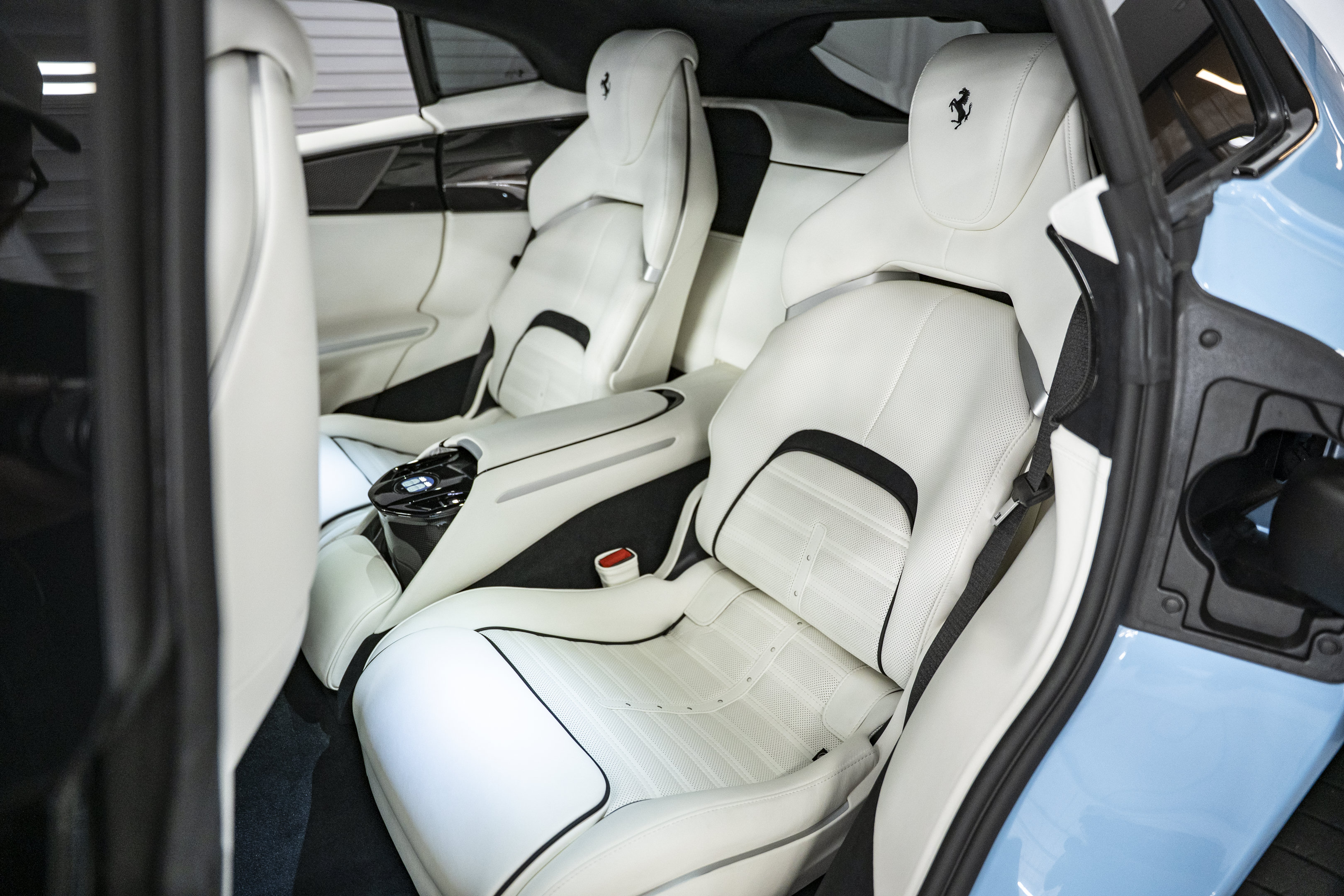 Used 2025 Ferrari Purosangue AWD/4WD image 25