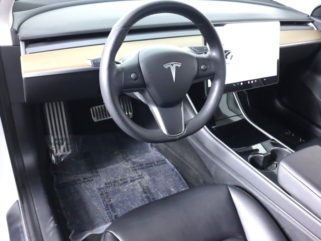 Used 2020 Tesla Model 3 Standard Range Plus image 9