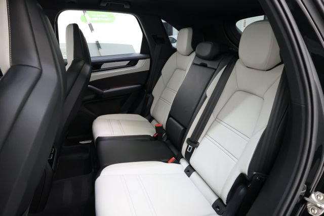Used 2026 Porsche Cayenne AWD/4WD image 61