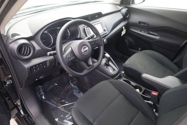 Certified 2025 Nissan Kicks Play S FWD image 8