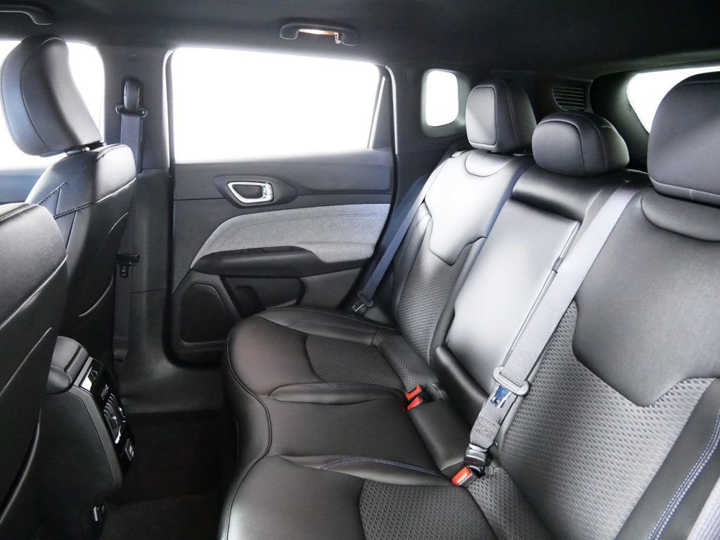 Used 2024 Jeep Compass Latitude image 28