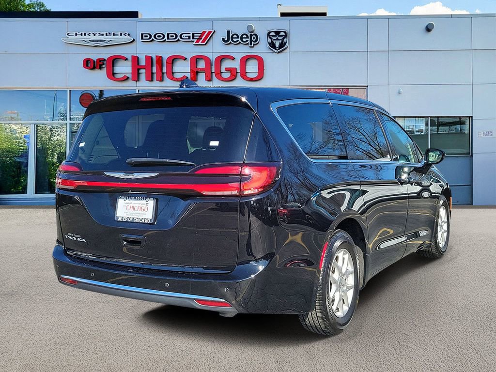 Certified 2024 Chrysler Pacifica Touring-L image 4