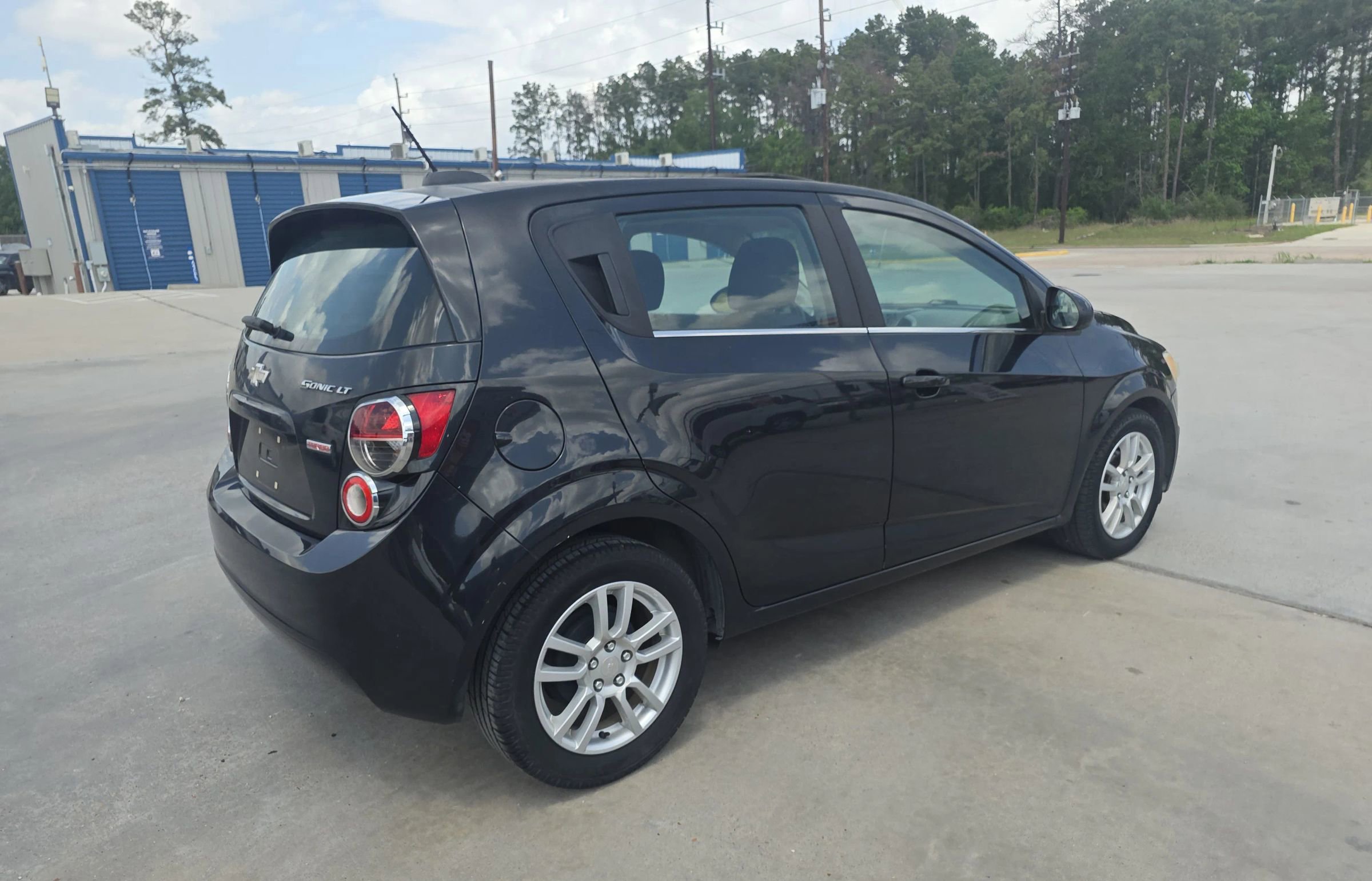 Used 2015 Chevrolet Sonic LT w/ Fun and Sun Package FWD image 16
