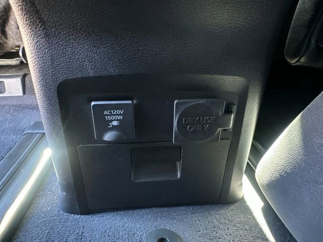 Used 2025 Toyota Sienna Platinum image 18