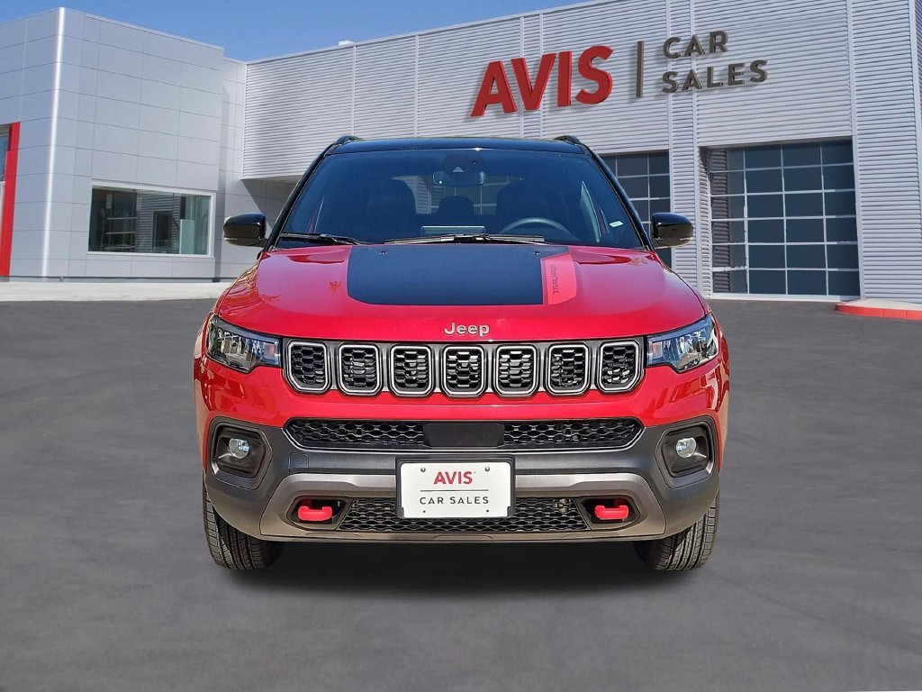 Used 2025 Jeep Compass Trailhawk AWD/4WD image 2