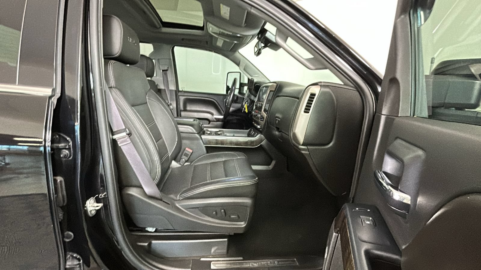 Used 2015 GMC Sierra 2500 Denali AWD/4WD image 33