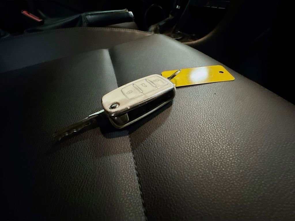 Used 2013 Volkswagen Beetle 2.0T image 37