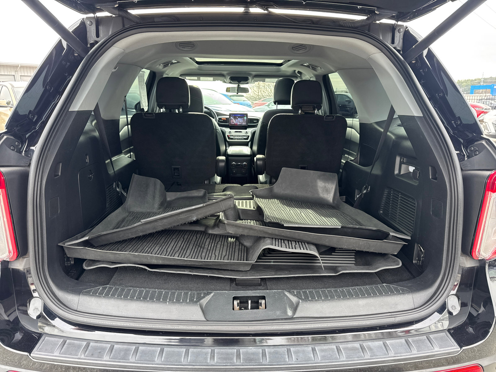 Used 2022 Ford Explorer XLT w/ Equipment Group 202A image 18