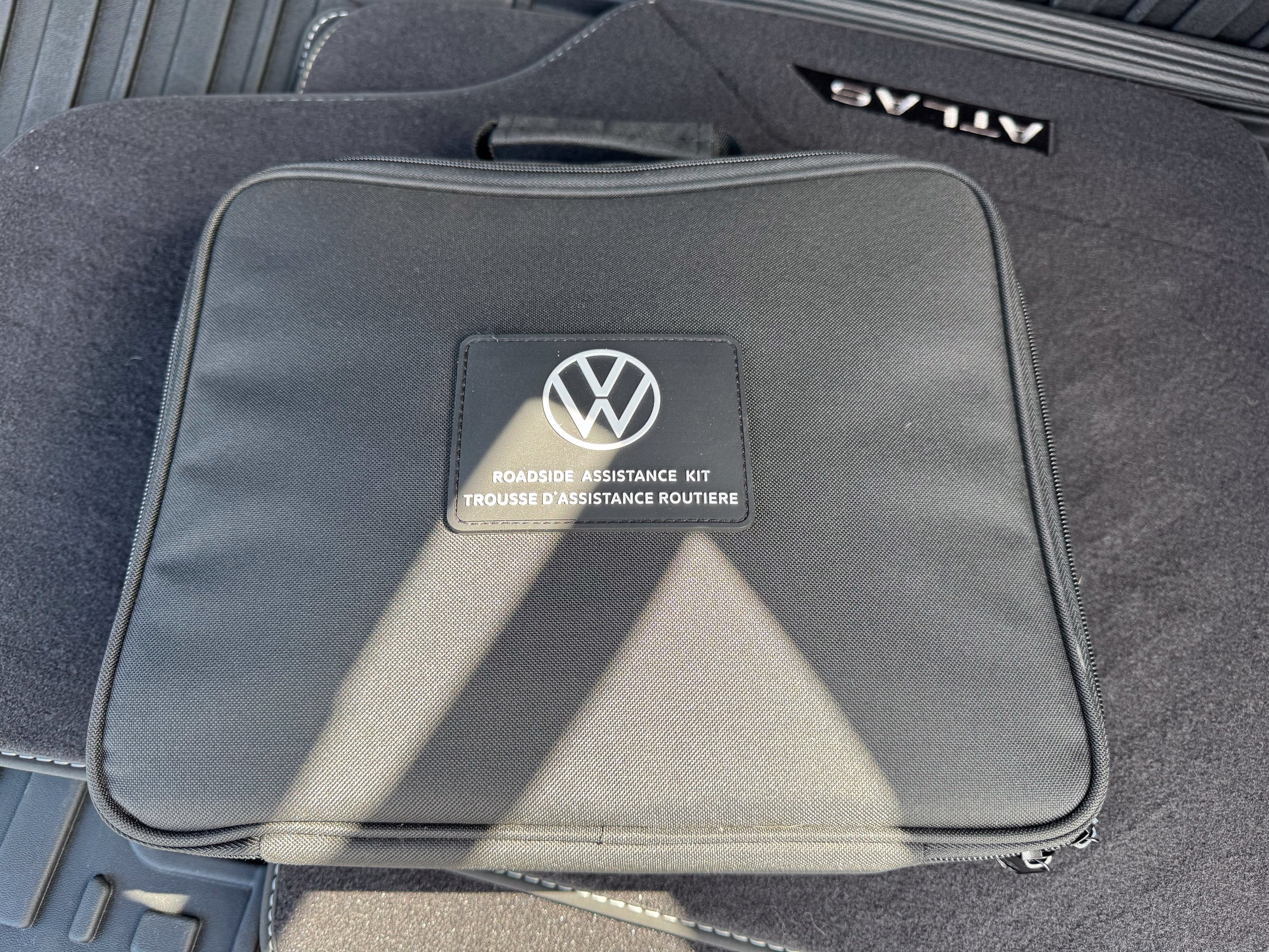 Used 2024 Volkswagen Atlas Peak Edition SEL AWD/4WD image 73
