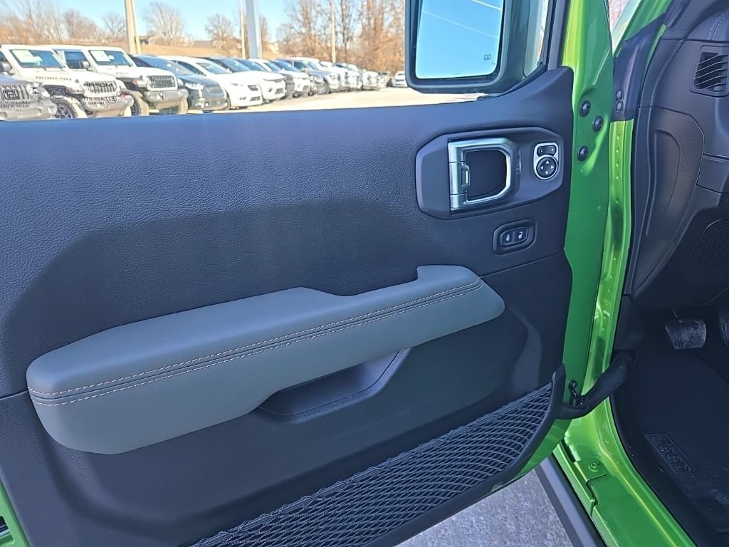 New 2026 Jeep Gladiator Mojave w/ Safety Group AWD/4WD image 34