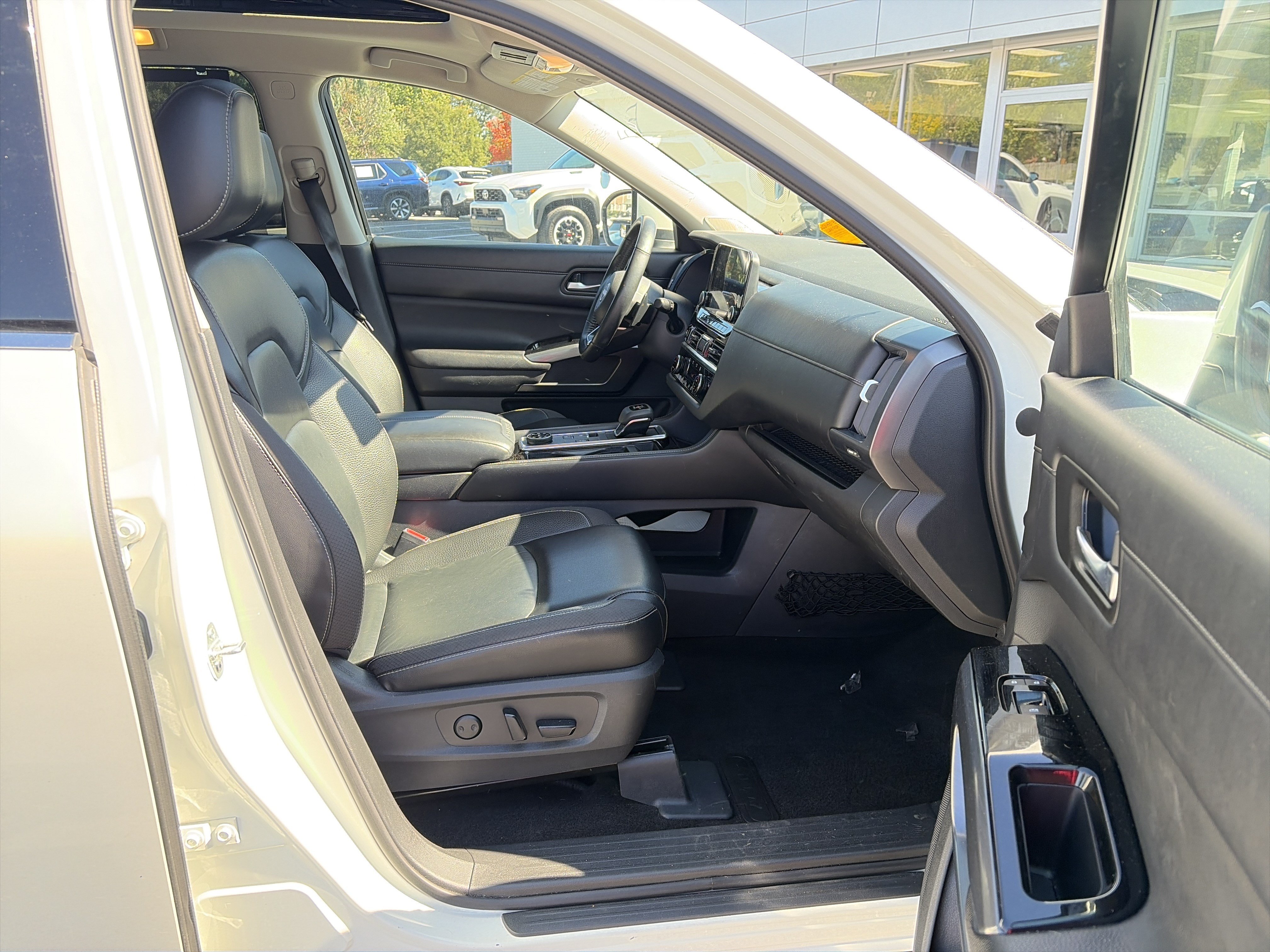 Used 2023 Nissan Pathfinder SL w/ SL Premium Package AWD/4WD image 15