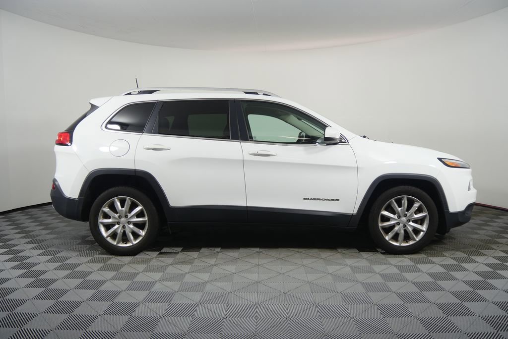 Used 2017 Jeep Cherokee Limited w/ Luxury Group image 2