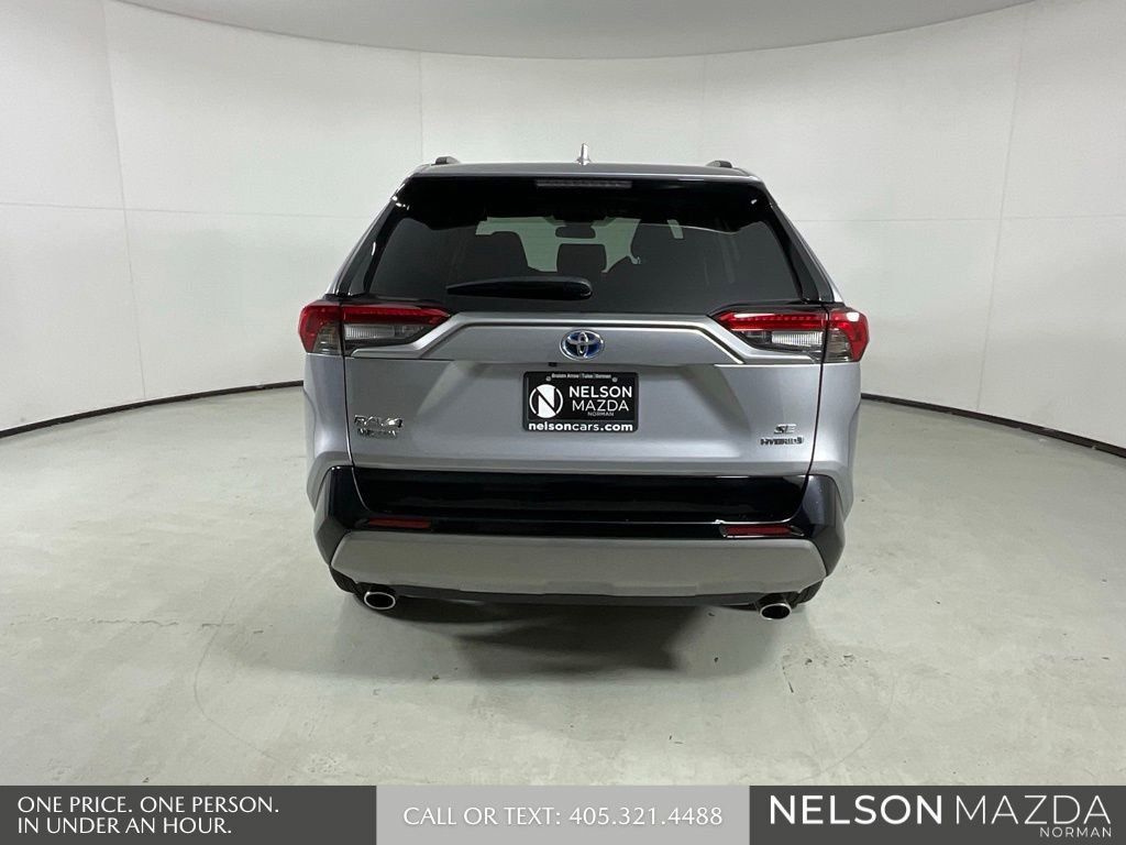 Used 2024 Toyota RAV4 SE image 9