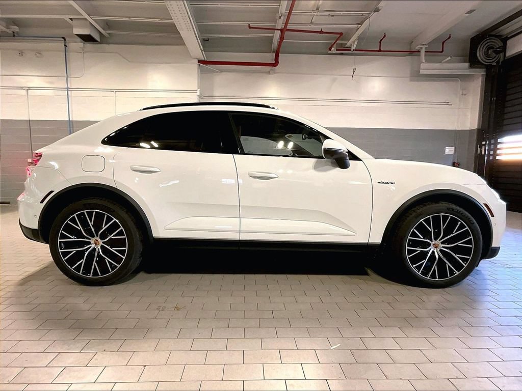 Used 2026 Porsche Macan 4 Electric AWD/4WD image 6