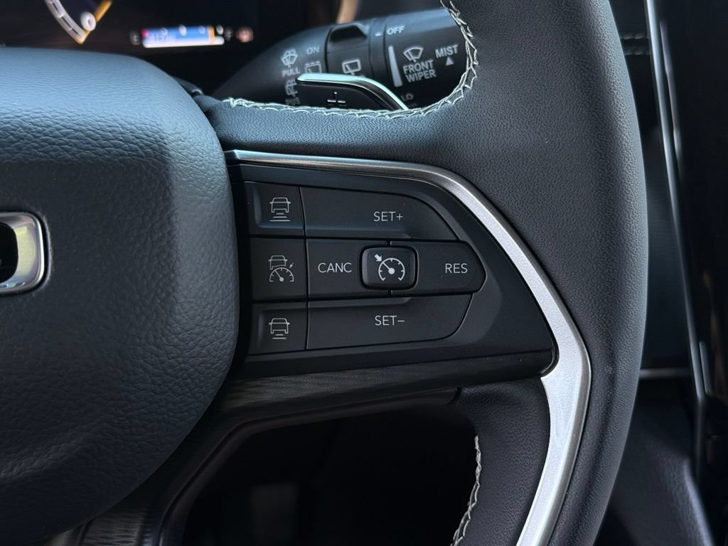 Used 2025 Jeep Grand Cherokee 4WD image 26