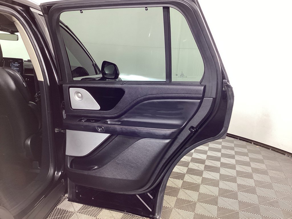 Used 2020 Lincoln Aviator Reserve w/ Equipment Group 201A image 11