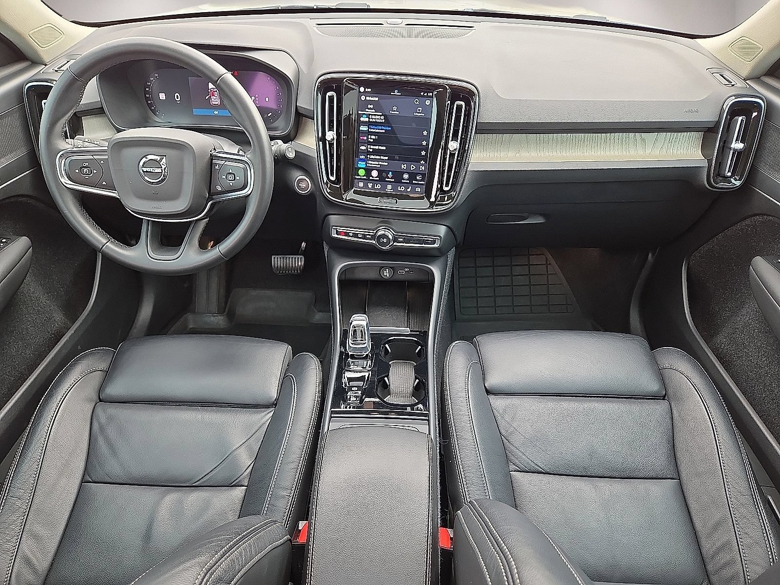 Used 2023 Volvo XC40 B5 Plus AWD/4WD image 18
