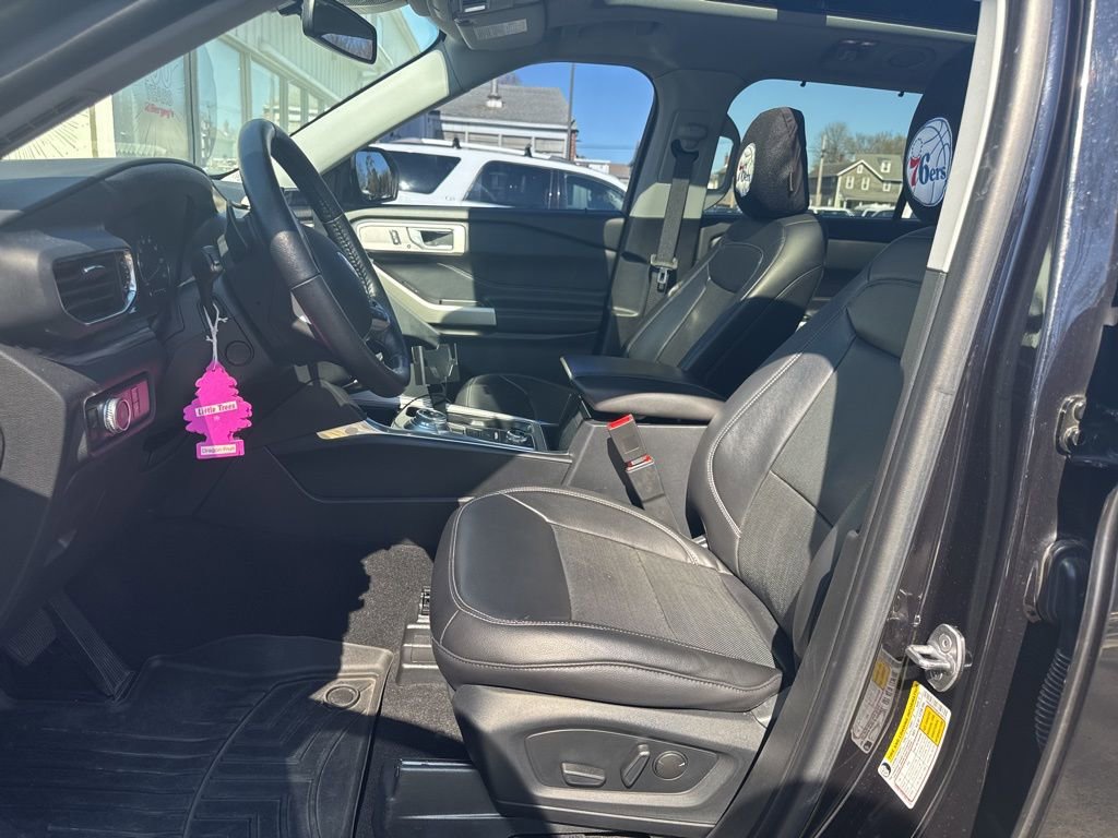 Used 2021 Ford Explorer Limited w/ Equipment Group 301A AWD/4WD image 6