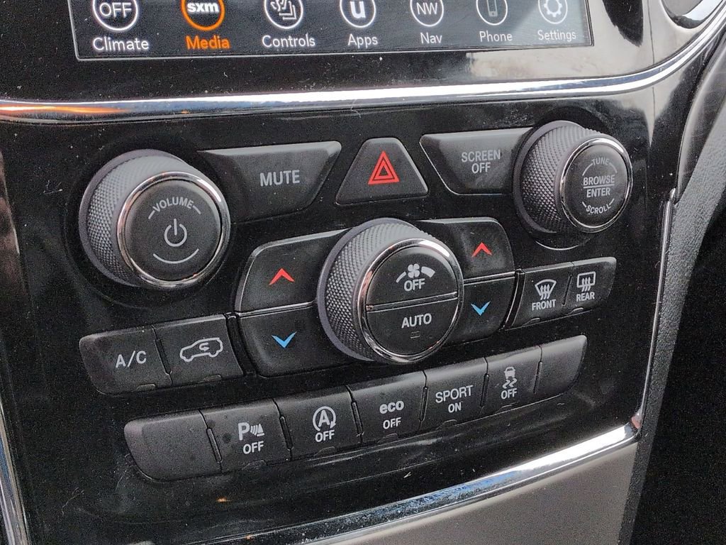 Used 2022 Jeep Grand Cherokee Laredo X AWD/4WD image 25