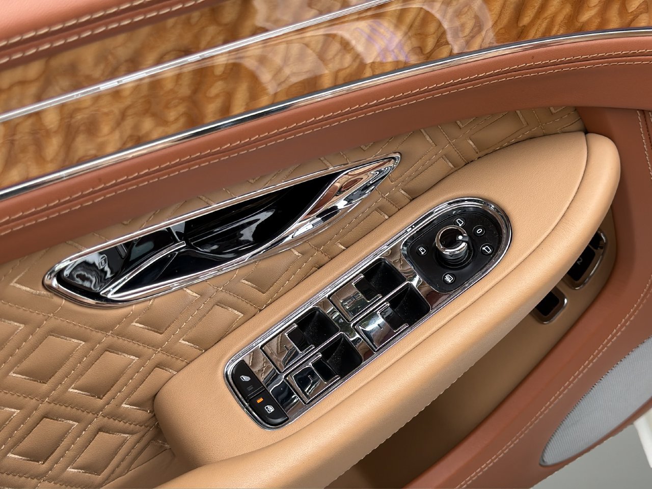 Certified 2023 Bentley Continental GT V8 AWD/4WD image 14