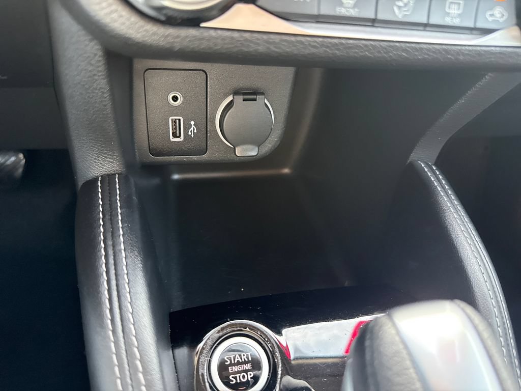 Used 2018 Nissan Kicks SV FWD image 29