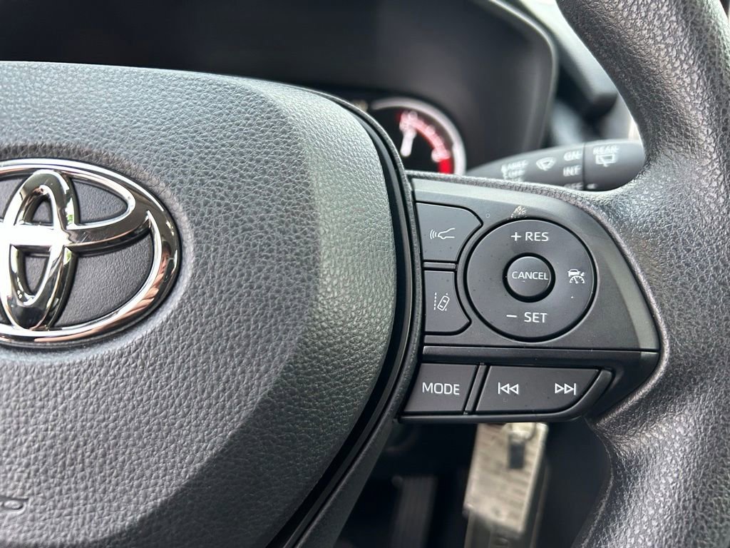 Used 2025 Toyota RAV4 LE AWD/4WD image 18