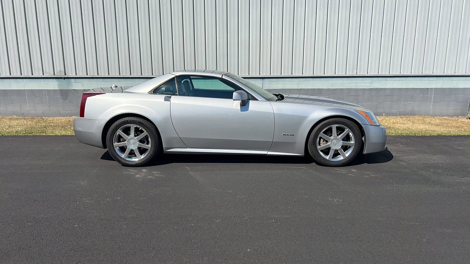Used 2005 Cadillac XLR image 4