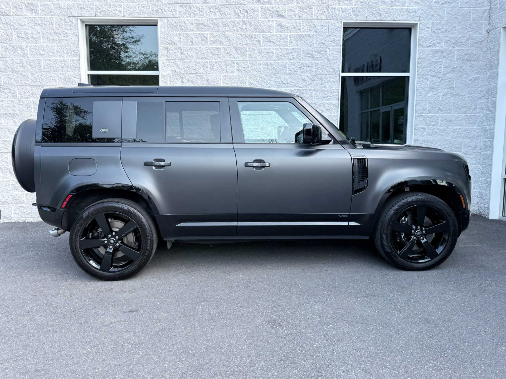 Used 2023 Land Rover Defender 110 AWD/4WD image 33