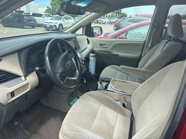 Used 2015 Toyota Sienna LE image 7