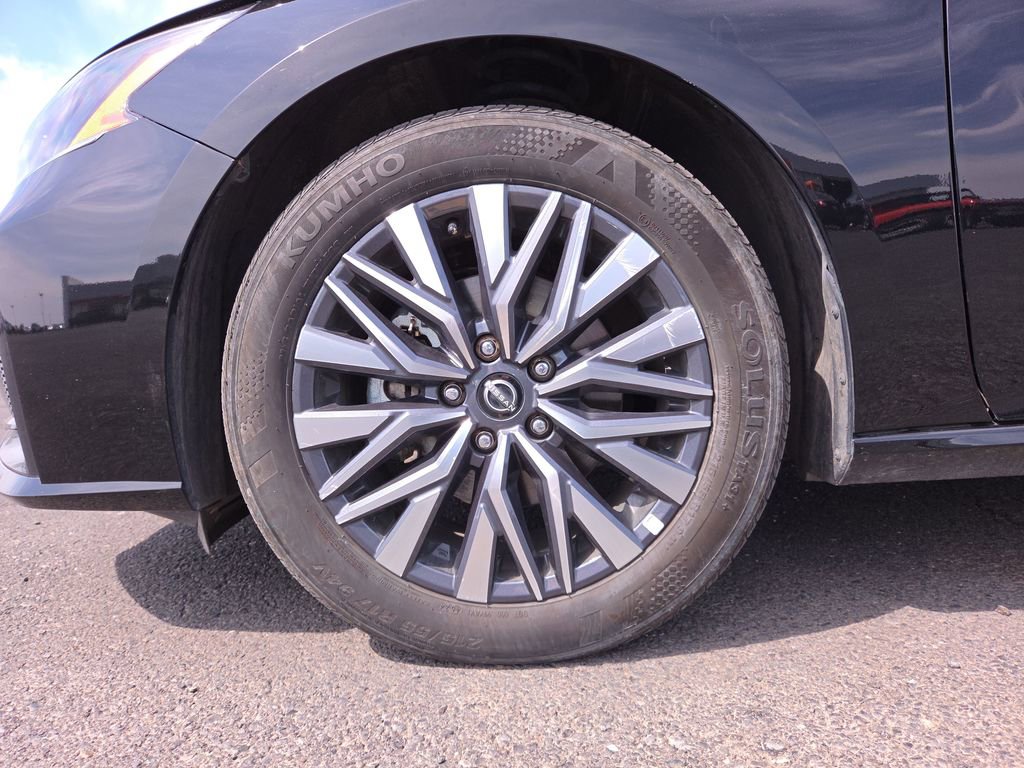 Used 2025 Nissan Altima 2.5 SV FWD image 10