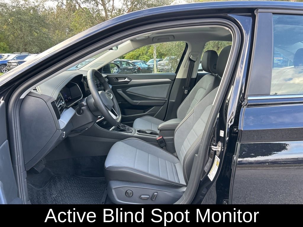 Used 2025 Volkswagen Jetta SE w/ Sunroof Package image 15