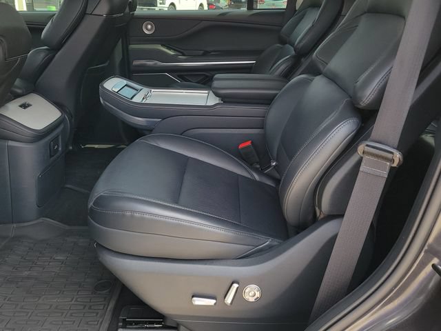 Certified 2025 Lincoln Navigator Reserve AWD/4WD image 8
