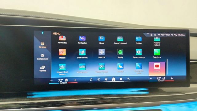 Used 2024 BMW 740i xDrive w/ Premium Package image 53