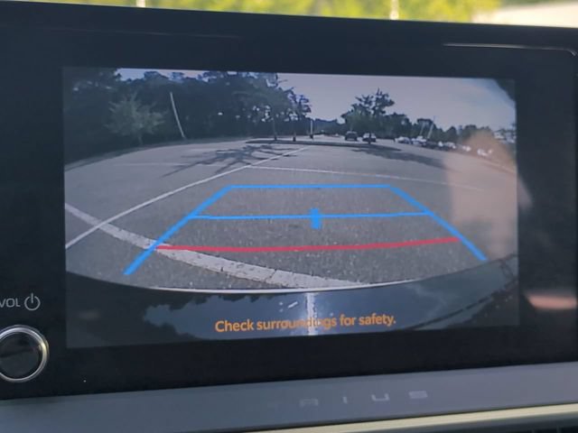 Used 2025 Toyota Prius LE FWD image 19